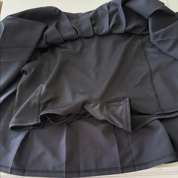 ALO Yoga Black Pleated Mini Skirt - Picture 6 of 8